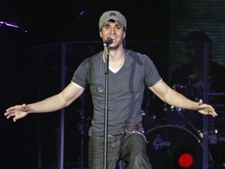 Conquista Enrique Iglesias a fans mexicanos