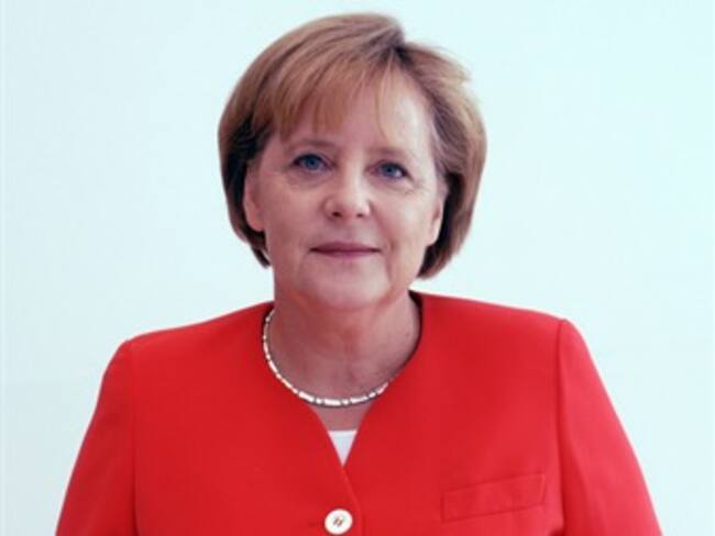 Ratifica Merkel enviar armas a Peshmergas kurdos