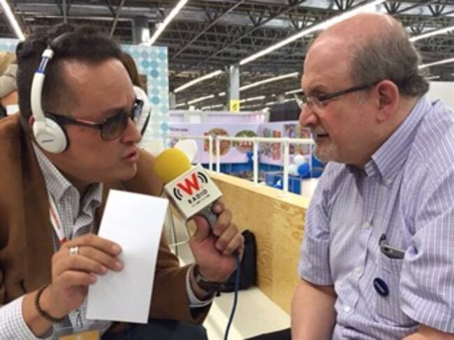 "La risa es un signo de la libertad": Salman Rushdie