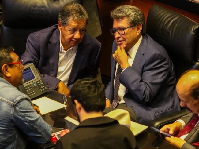 Chocan morenistas por marcha de AMLO