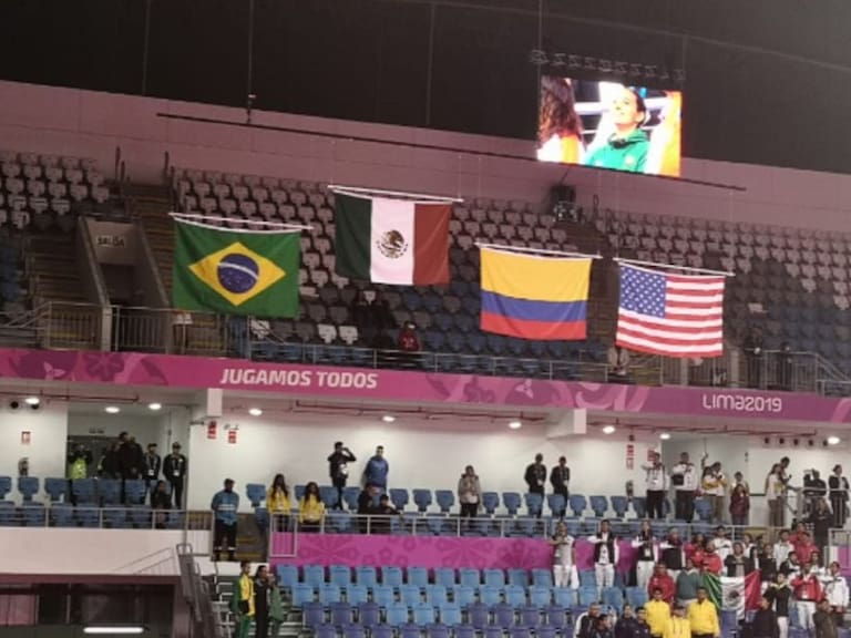 La bandera de México ondea en lo más alto durante los Juegos Panamericanos