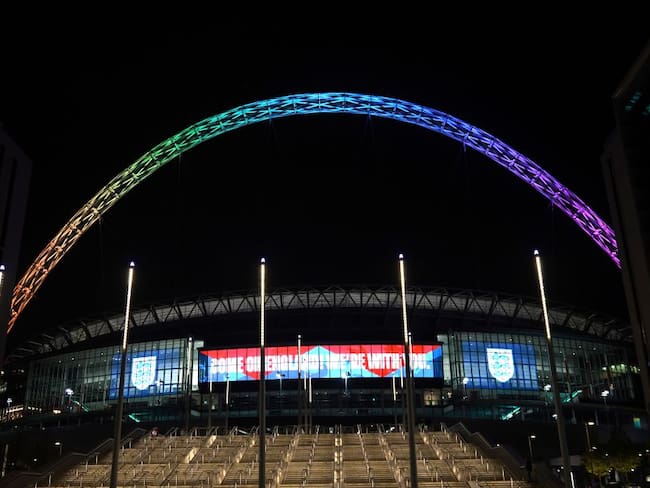 Inglaterra se suma a protesta contra la FIFA y respalda a la comunidad LGBT