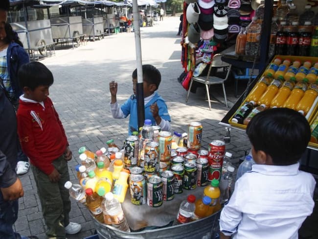 CDMX estudia ley que prohíba venta de comida chatarra a menores
