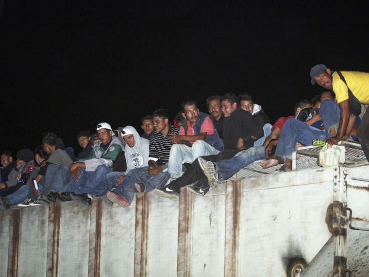 Reportan secuestro masivo de migrantes ecuatorianos en Durango.