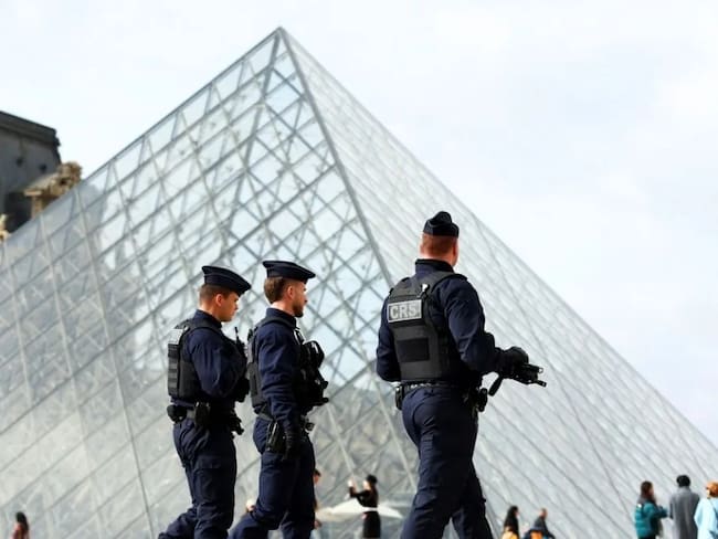 Sin rastro de las joyas. Caen 4 nuevos implicados en el robo al Louvre