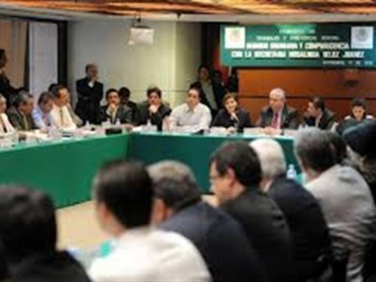 Modifican temas sindicales en dictamen de Reforma Laboral