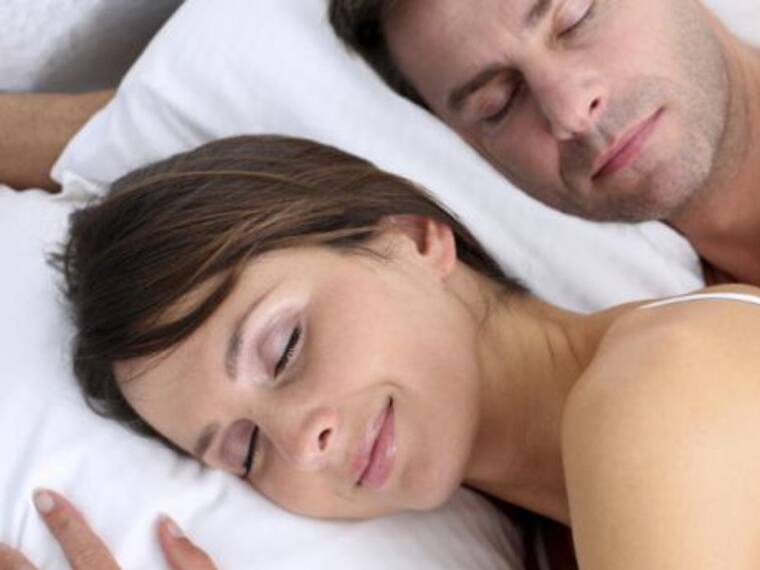 ¿Sabías que las mujeres duermen más horas que los hombres?