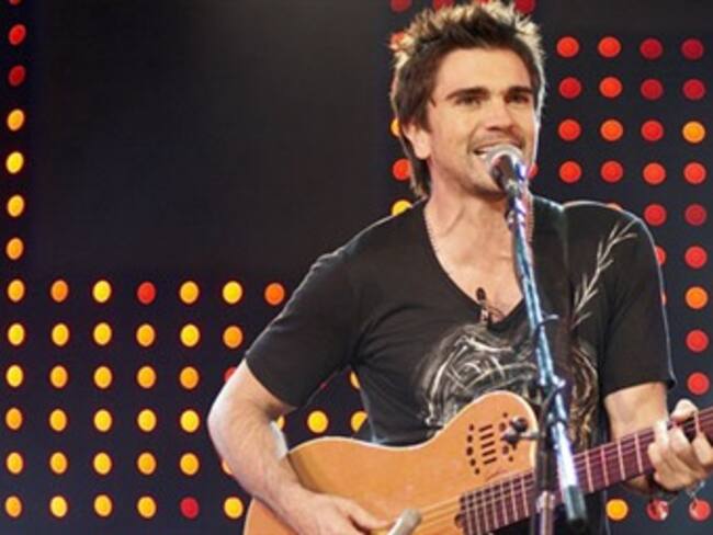 'Se roba' Juanes trofeos en segunda noche de Viña del Mar