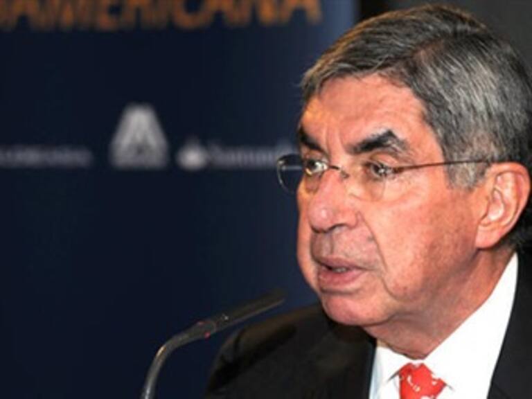 Clinton y Zelaya apoyan a Óscar Arias para mediar en Honduras