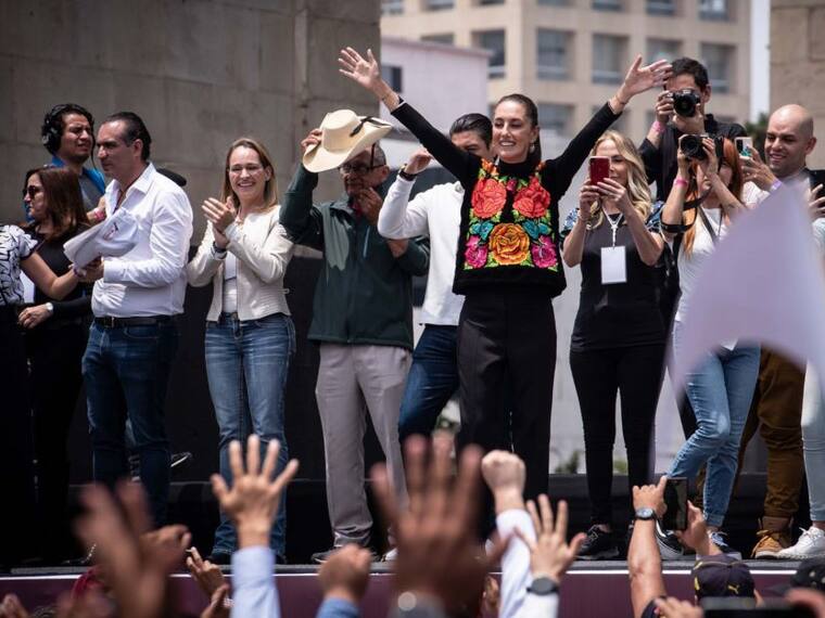 ¿Cómo cierran rumbo a las consultas los aspirantes del Frente Amplio por México y de Morena?