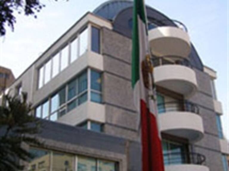 Atacan embajada de México en Chile