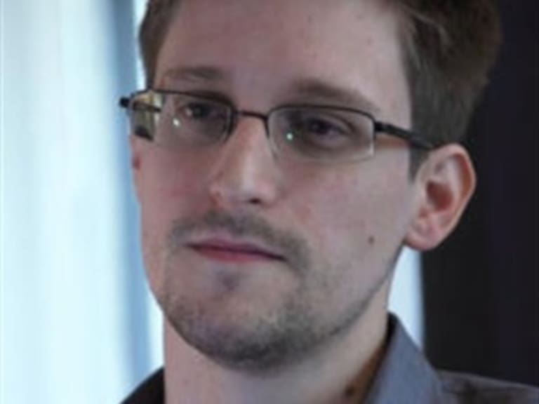 Pide EU a Rusia expulsar y deportar a Snowden