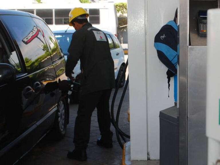 Hasta 2018 bajaría el precio de la gasolina: Cofece