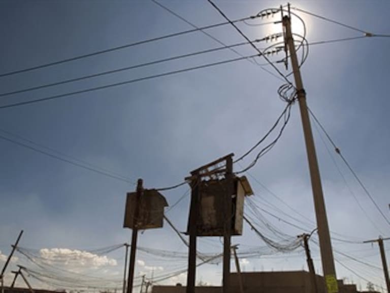 Opera 95% servicio eléctrico en zonas afectadas de BC