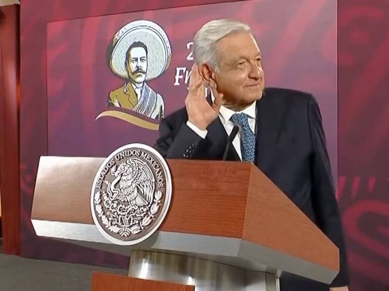 Con chiste AMLO evita hablar sobre los 5 desaparecidos de Lagos de Moreno