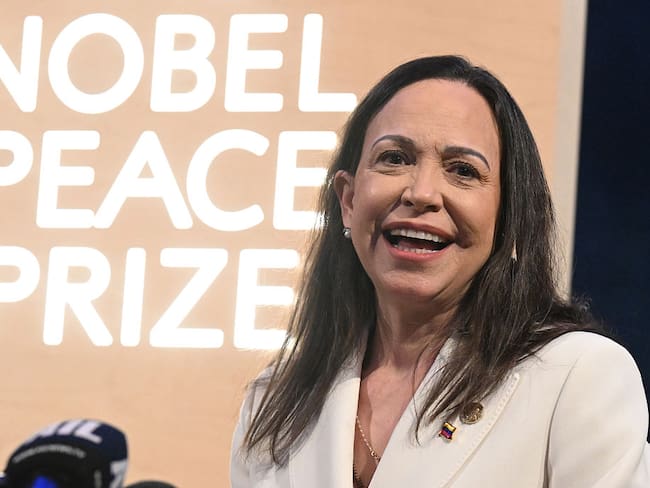 María Corina Machado, fracturada en enero por el gobierno de Maduro, hoy recibe el Nobel y busca atención médica