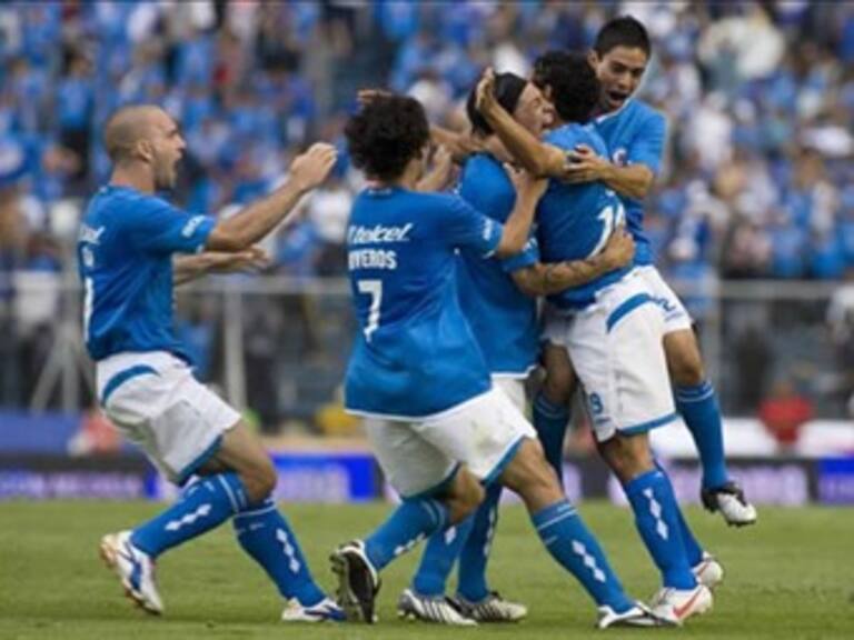 Cruz Azul y Chivas con silbantes de Colombia y Brasil en Libertadores