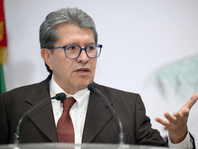 Monreal pide retirar denuncia contra exconsejeros del INE