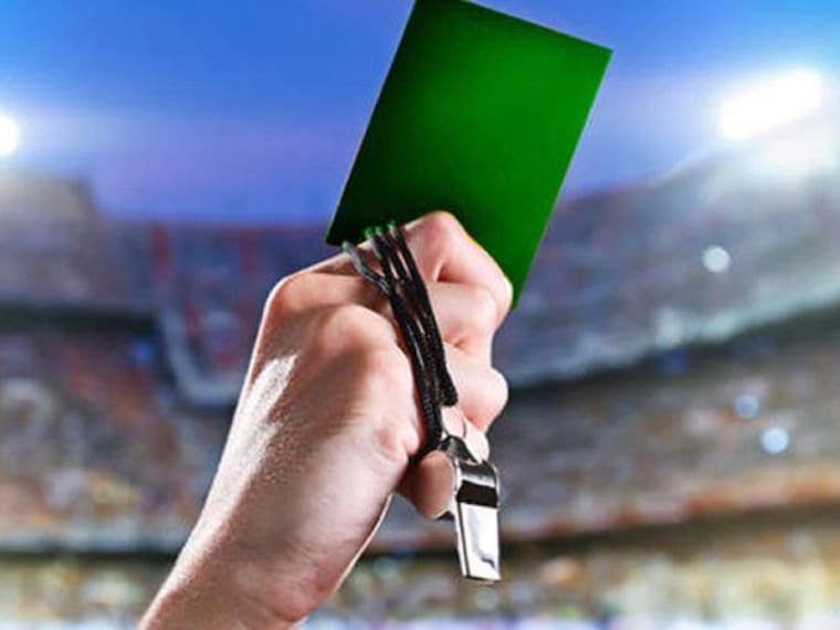 SOPITAS: El futbol valenciano aprueba el uso de la tarjeta verde