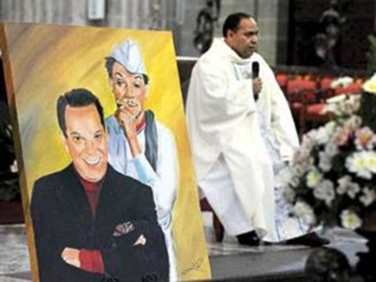 Recuerdan familiares y amigos a &#039;Cantinflas&#039; con misa en La Basílica