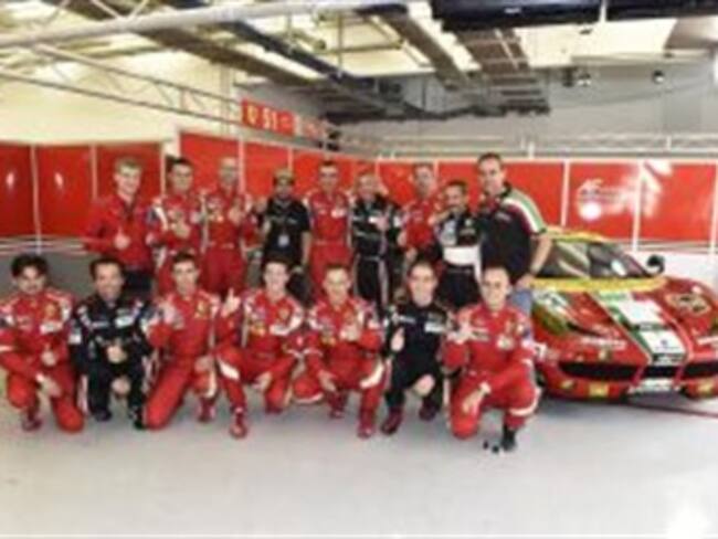 Visita Alonso al equipo Ferrari del Mundial