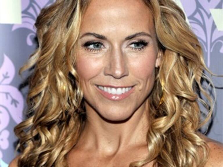 Llega la cantante Sheryl Crow a 50 años inmersa en la actuación