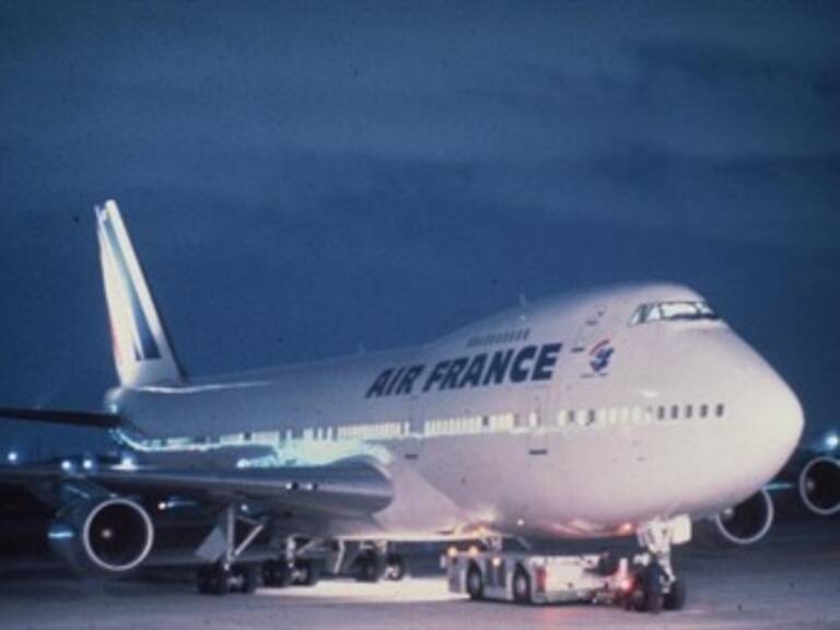 Recogen restos del avión de Air France en el Atlántico