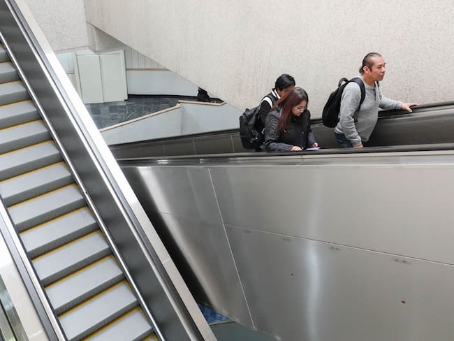 Brugada inaugura 20 escaleras eléctricas del Metro en líneas 7, 8 y 9