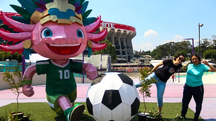 Ajolote rosa regresará al Estadio Ciudad de México; Clara Brugada niega que FIFA ordenara retirarlo