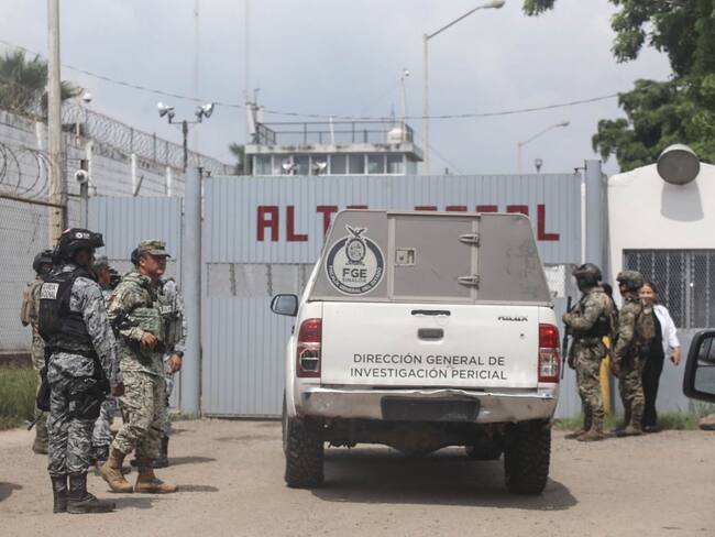 Trasladan a 49 reos de Sinaloa a cárceles federales tras riñas y problemas de sobrepoblación
