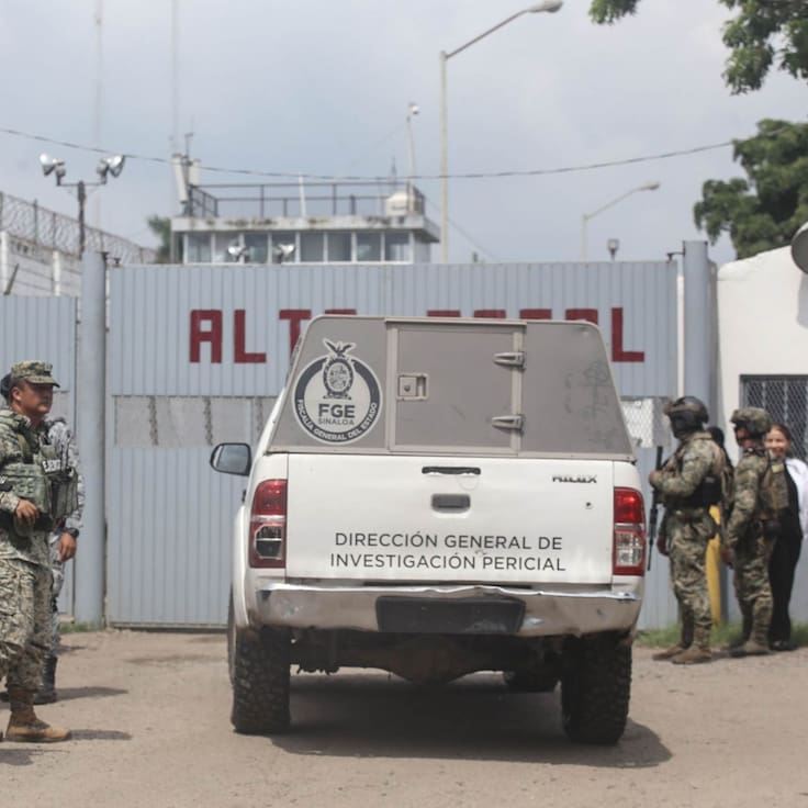 Trasladan a 49 reos de Sinaloa a cárceles federales tras riñas y problemas de sobrepoblación