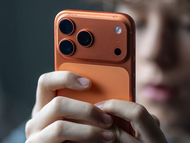 La falla en el iPhone que permite robos de miles de dólares sin desbloquear el equipo