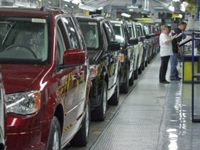 Chrysler reanuda actividad en primera planta en EU