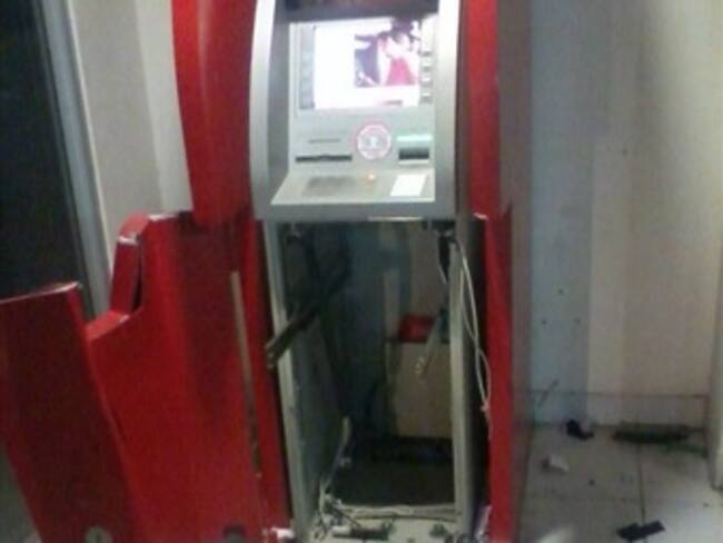 Roban cinco cajeros automáticos en Satélite