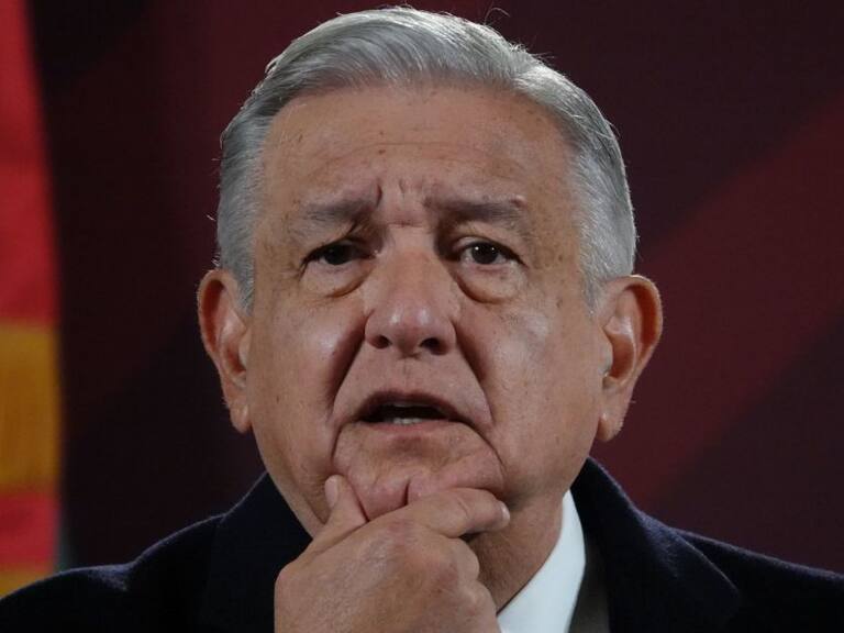 Critica AMLO alianza “Va por México”