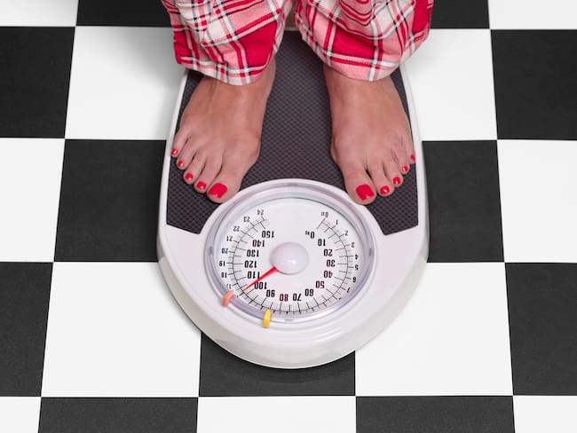 ¿Te obsesiona la báscula? Estos son los peores momentos para pesarte y cómo dejas de sabotear tu pérdida de peso