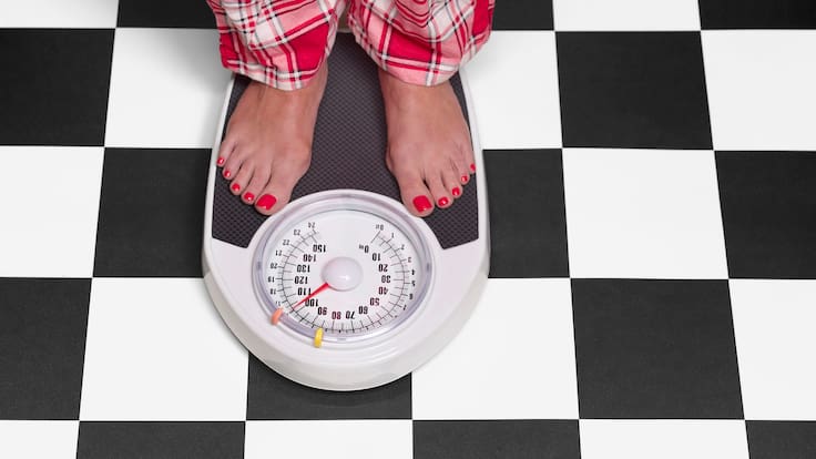 ¿Te obsesiona la báscula? Estos son los peores momentos para pesarte y cómo dejas de sabotear tu pérdida de peso