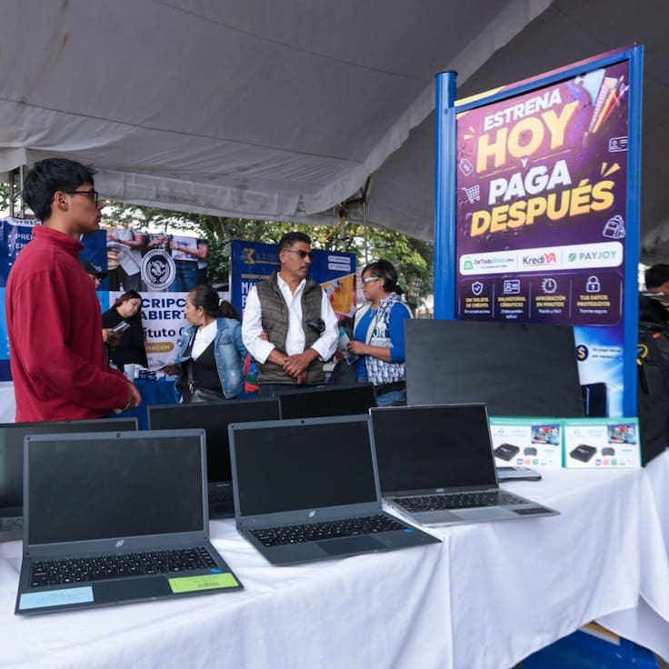 Confianza del consumidor mejora en agosto, pero no avanza en un año