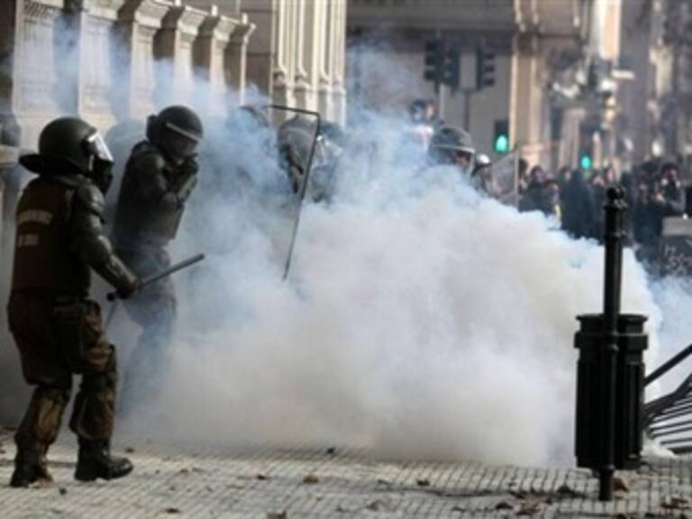 Comienza huelga nacional en Chile con barricadas