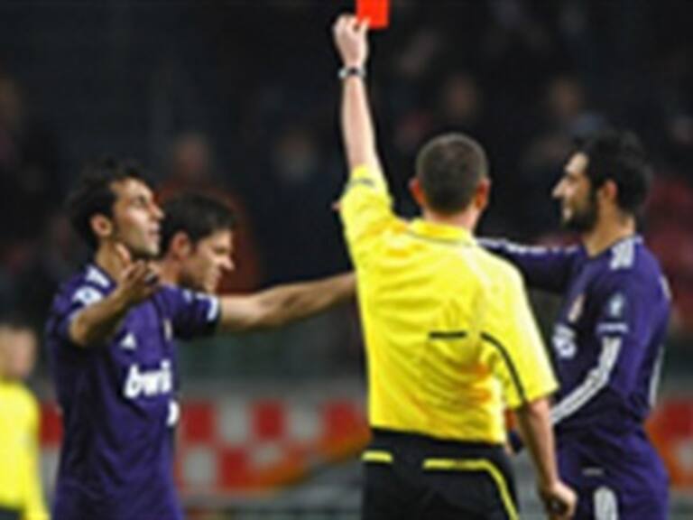 Abre UEFA expediente a expulsiones del Real Madrid frente al Ajax