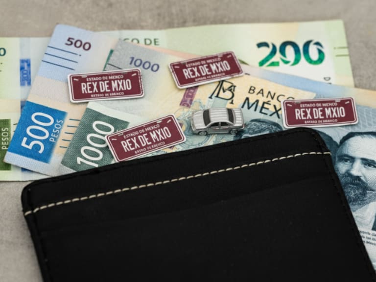 Las sanciones por no hacer el reemplacamiento en Edomex 2026 incluyen la imposibilidad de verificar, generando una multa ambiental, y la pérdida de la condonación de la Tenencia.