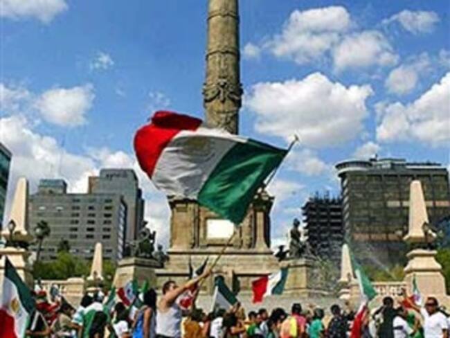 Festejan aficionados triunfo de México en fútbol