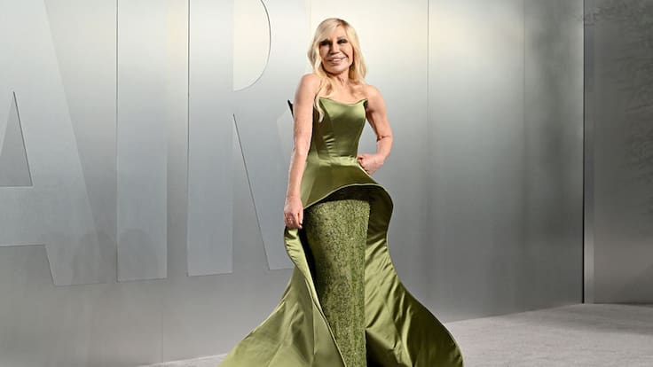 ¡Donatella Versace quiere llegar a la Gen Z! Así es el primer gran proyecto de la diseñadora de modas fuera de la firma de su apellido
