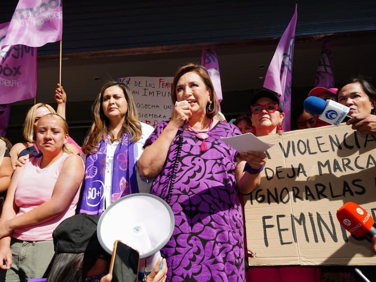 CIUDAD DE MÉXICO, 10MARZO2024.- La candidata Xóchitl Gálvez a la presidencia de México por la coalición Va por México clausuró simbólicamente la Fiscalía General de Justicia por la violencia sistemática que existe en el país contra la mujer.
FOTO: ANDREA MURCIA /CUARTOSCURO.COM