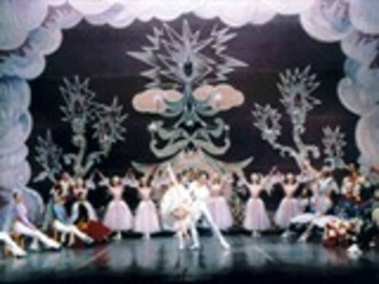 Ofrecen bailarines rusos &#039;El Cascanueces&#039; sobre hielo