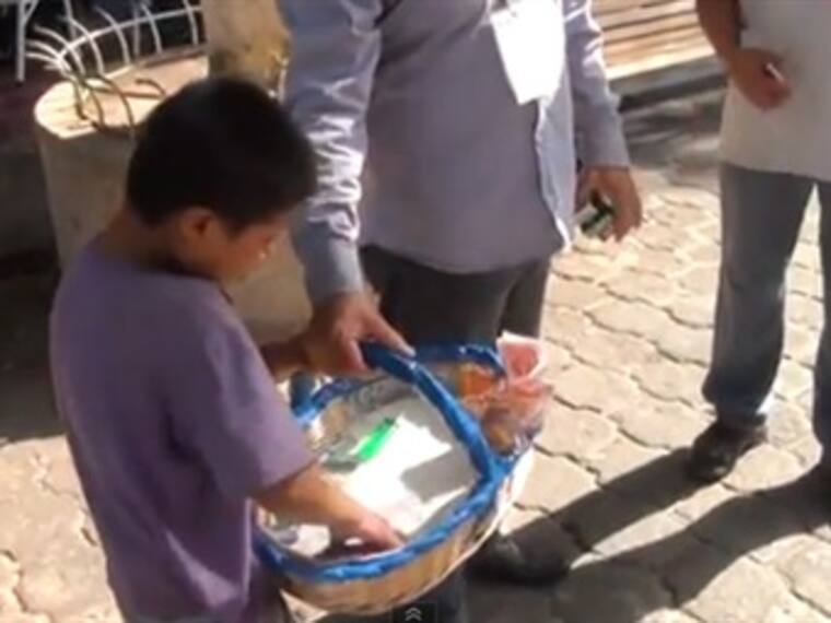 No sabía si grabar o abalanzarme contra el funcionario mientras humillaba al niño: camarógrafo