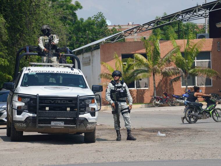 Bedolla descarta solicitud de protección de alcaldesa asesinada.