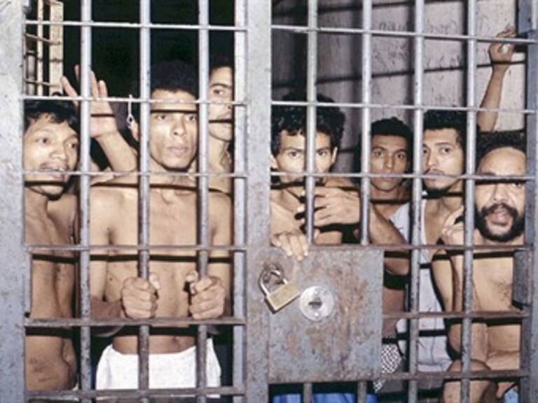 Acusa GDF sobrepoblación en reclusorios