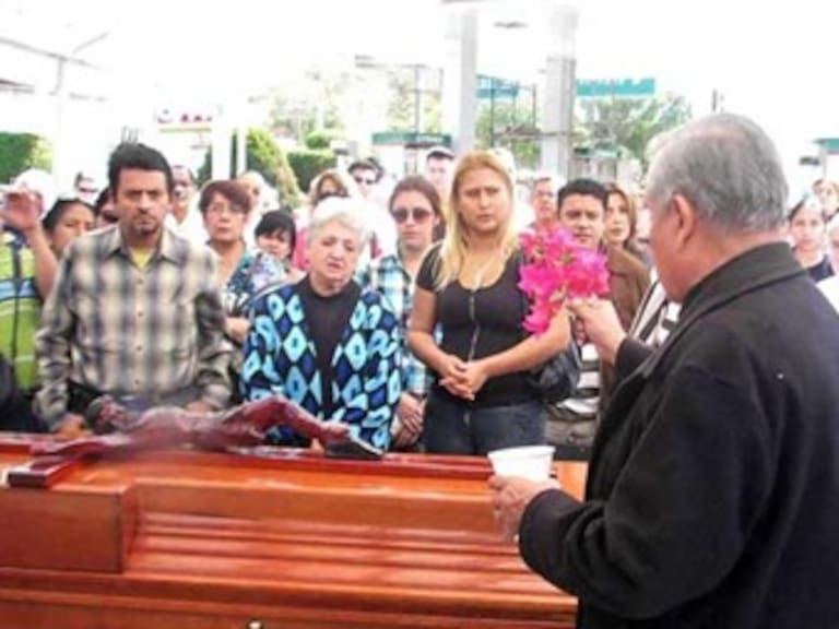 Oran por Gonzalo Rivas en gasolinera de Ayotzinapa