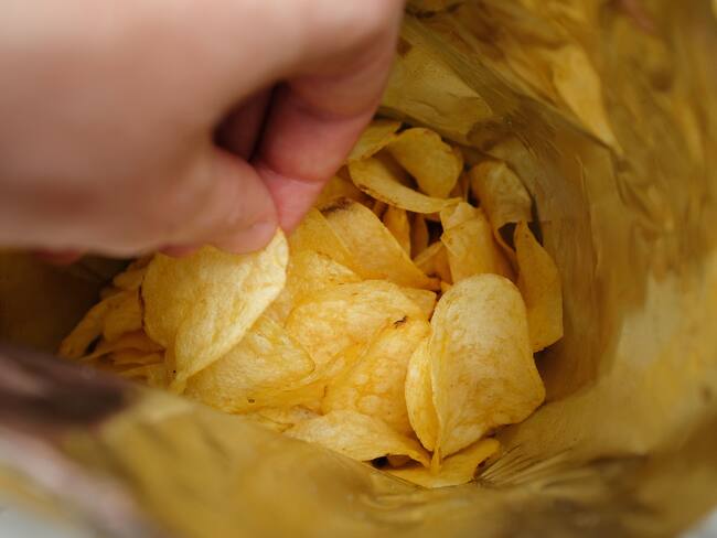 Multas por vender comida chatarra en escuelas: ¿De cuánto son y qué alimentos están permitidos?